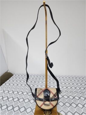 Authentic Burberry House Check Minaudière Crossbody Bag Black/Beige